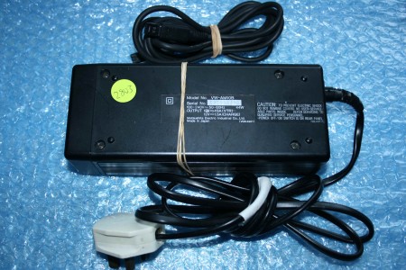 PANASONIC CHARGER FOR NV-M10B - VW-AM10B