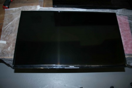 *NEW* PANASONIC TX-43E302B  LCD PANEL - 23565645 - UNDL2DN12FCN9512