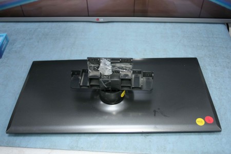 TV STAND FOR BUSH: LCD40FHDA8