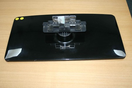 TV STAND FOR TECHNIKA: M40/57G-GB-FTCU-UK