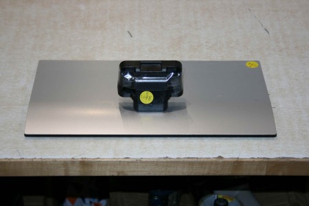 TV STAND FOR TOSHIBA: 32W3753DB