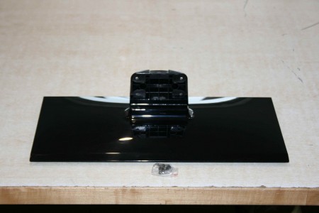 TV STAND FOR CELCUS: DLED32167HDCNTD