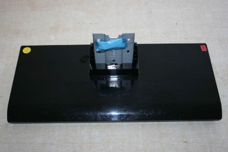 TV STAND FOR TOSHIBA: 32HL833B