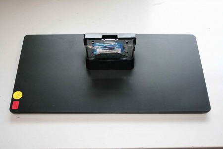 TV STAND FOR TOSHIBA: 32W1333DB