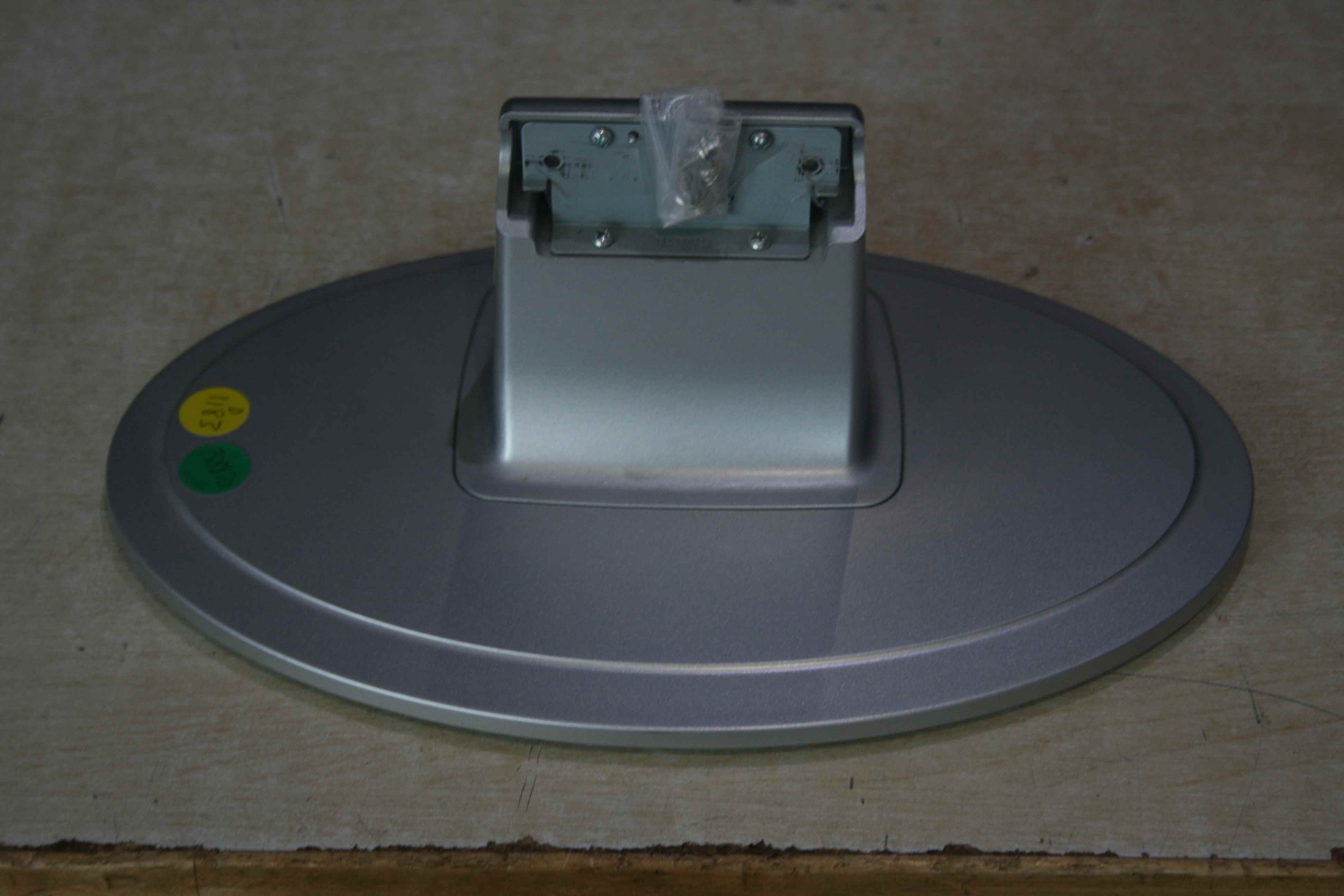 TV STAND FOR BUSH LY2211WCW