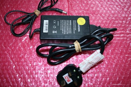 GRUNDIG - RS-05/12-S335, RS0512S335, DC 12V, 5.0A, AC ADAPTER